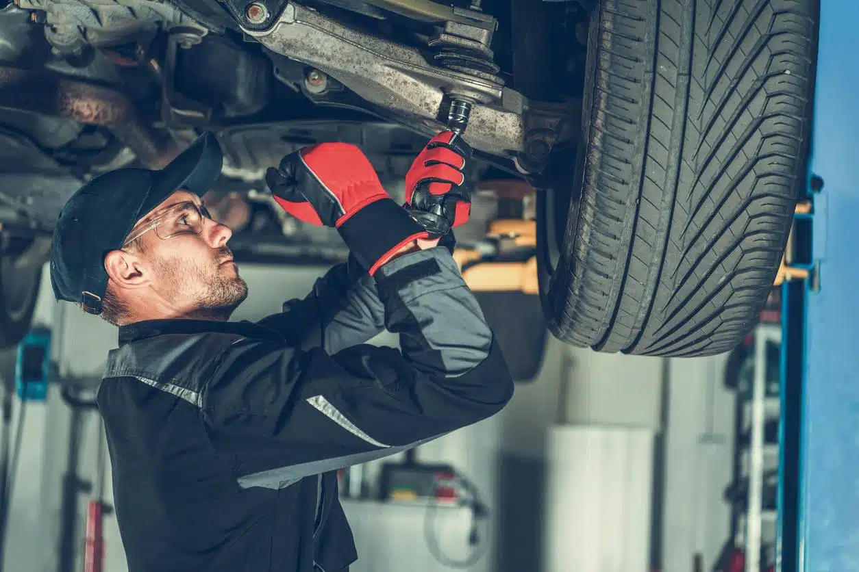 remplacement amortisseur avant de voiture